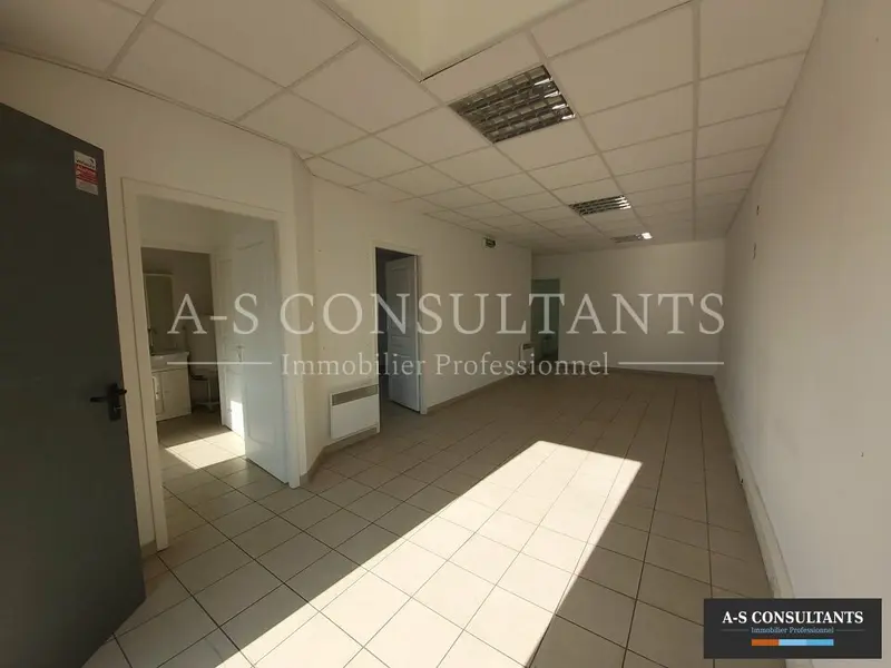 A louer Bureaux 74m² Salaise-sur-Sanne