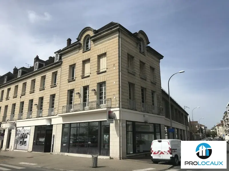 A vendre Bureaux 810m² Creil