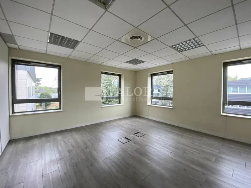 A louer Bureaux 1690m² Limonest