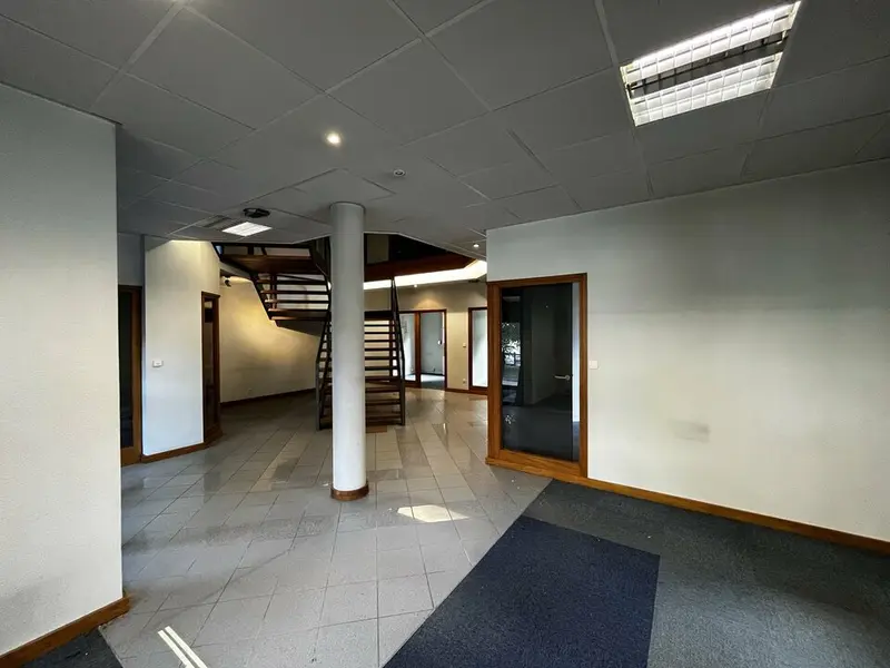 A vendre Bureaux 466.83m² Arnas