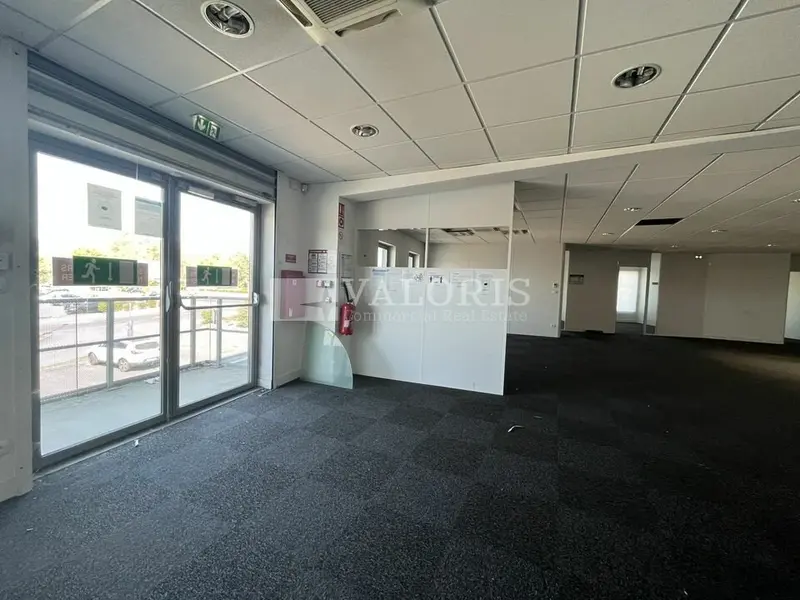 A louer Bureaux 2000m² Champagne-au-Mont-d'Or