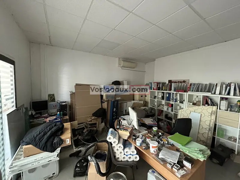 A Louer : Local d'Activité de 150 m² à BIOT   