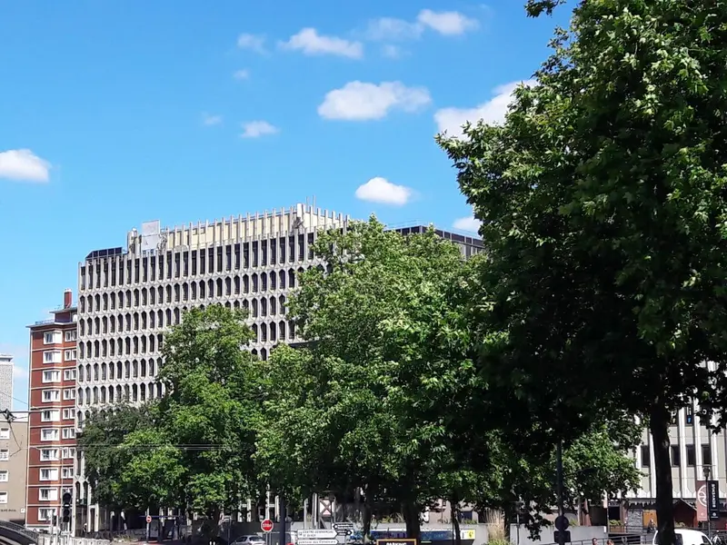 QUARTIER ST SEVER - METRO - CENTRE COMMERCIAL. BUREAUX + PARKINGS.