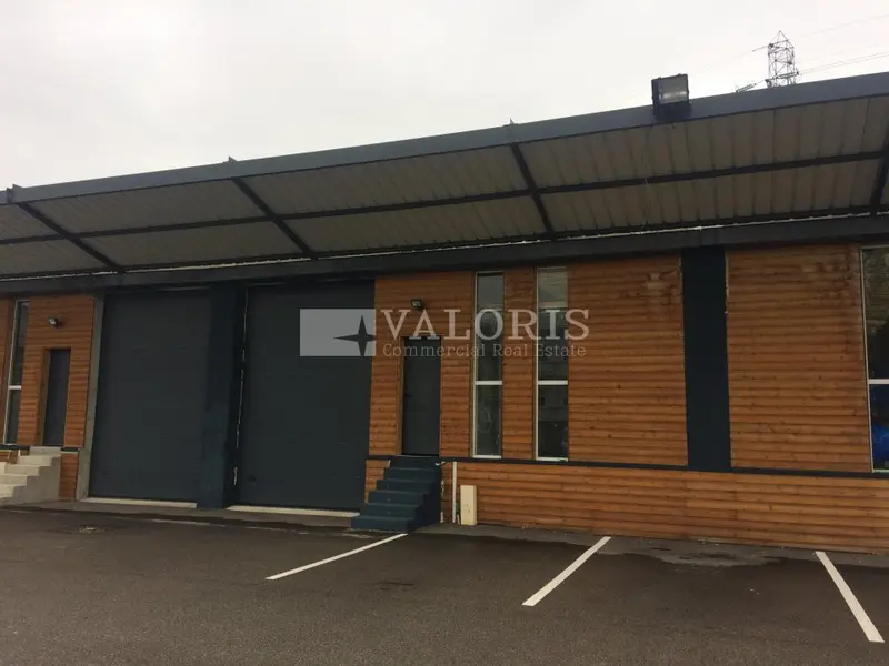A vendre Locaux d'activité 203m² Saint-Priest