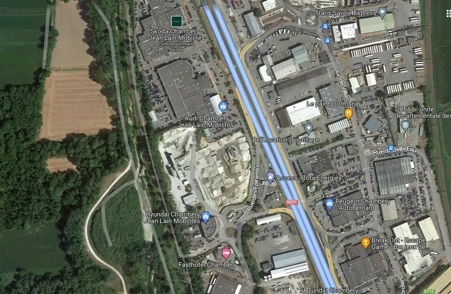 A vendre Local commercial  250m² Barberaz