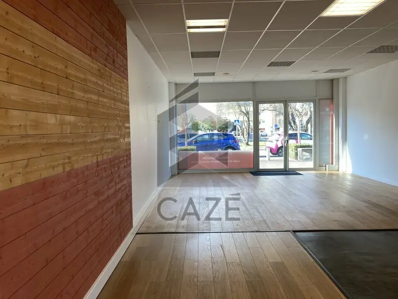 LOCAL/BUREAUX A LOUER - DAX