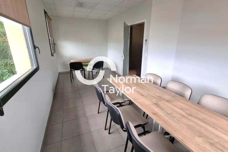 Bureaux à louer - 100m²  