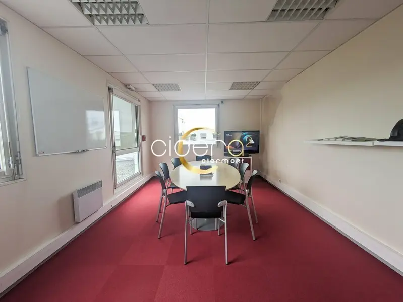 A louer bureaux ~75m² 2ème étage à La Pardieu Clermont-Ferrand (63000)