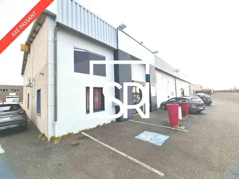 A louer Local commercial  335m² Cournon-d'Auvergne