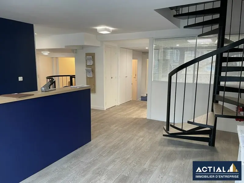 NANTES Centre ville Delorme - VISIBILITE sur axe passant avec parkings