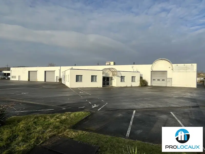 A louer Locaux d'activité 2929.84m² Le Meux