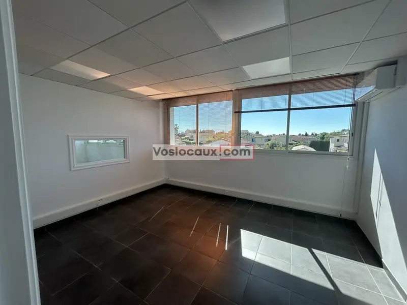 A louer : bureaux de 150 m² à BIOT