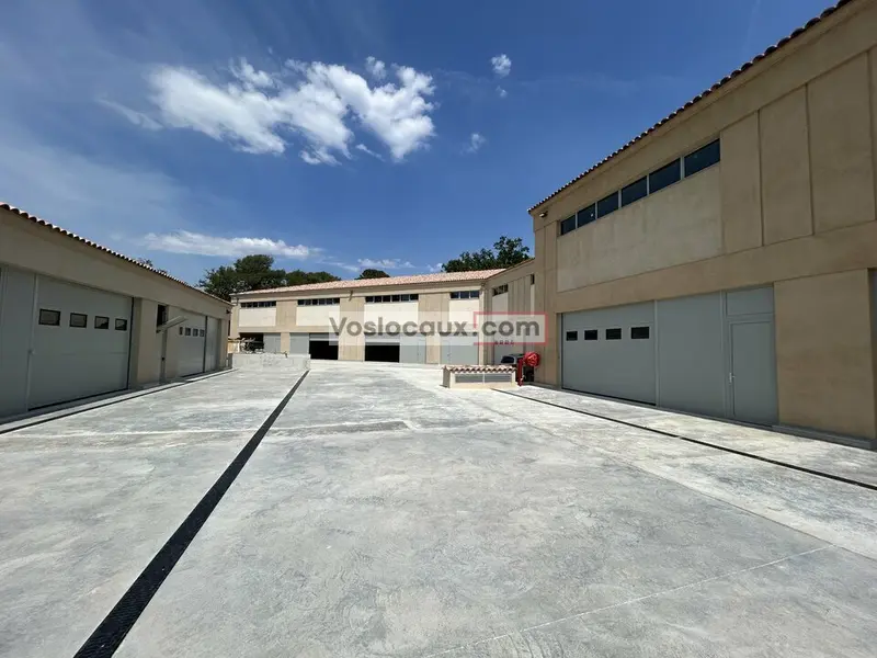 A louer Locaux d'activité 6760.79m² Valbonne