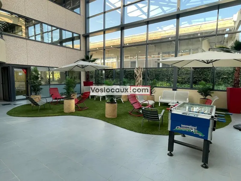 A louer Bureaux 1215m² Valbonne