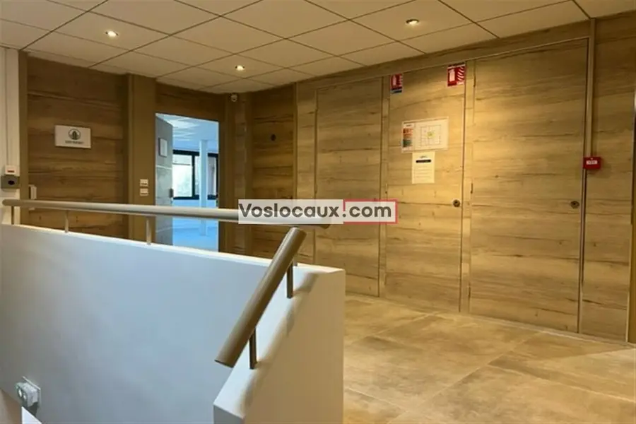 A la location : Bureaux  de 425 m² à SOPHIA ANTIPOLIS - LES BOUILLIDES