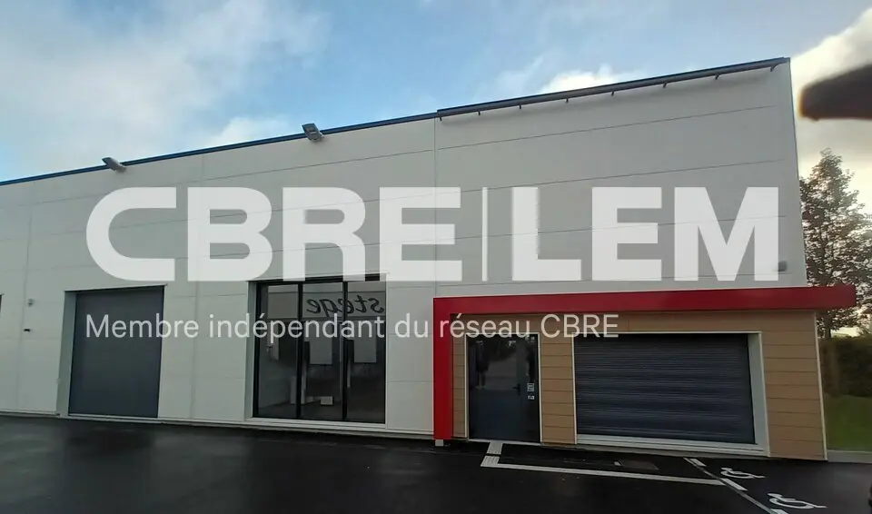 Local commercial récent.