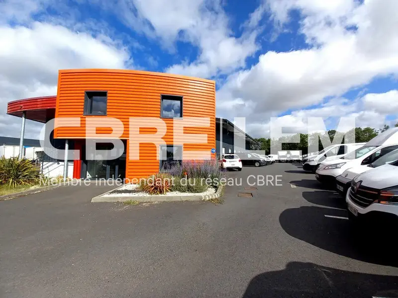 RARE - ENTREPOT MESSAGERIE avec partie FROIDE.