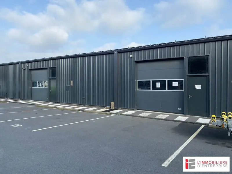 SAINT-MALO - CELLULE D'ACTIVITÉ DE 221 M² A LOUER   