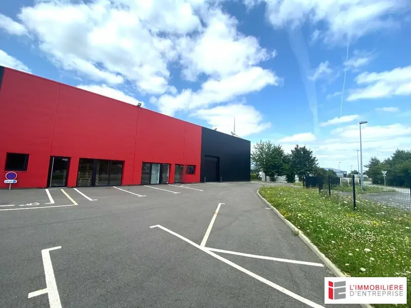 LOCAL D'ACTIVITE A LA LOCATION 400m² GRAND FOUGERAY