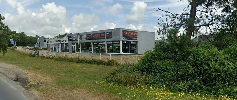 A louer Local commercial  140m² Combrit