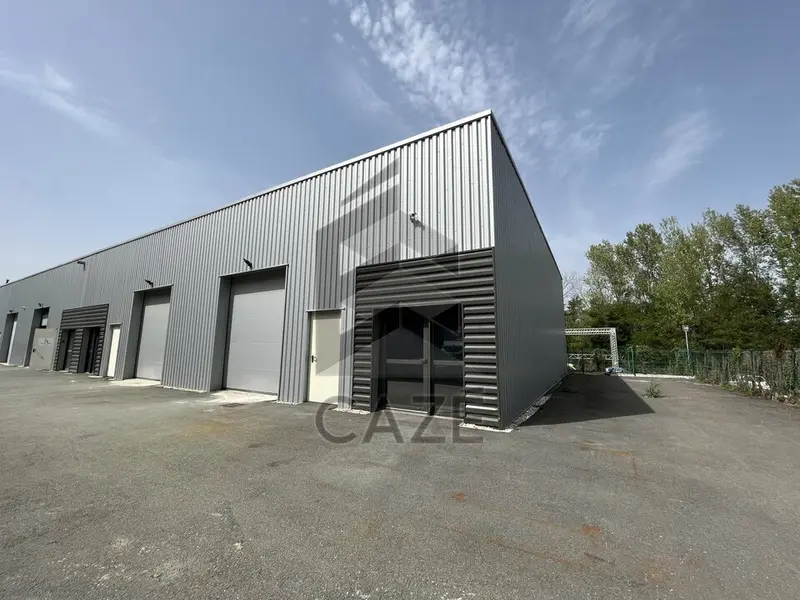 LOCAL D'ACTIVITES - PROCHE A62