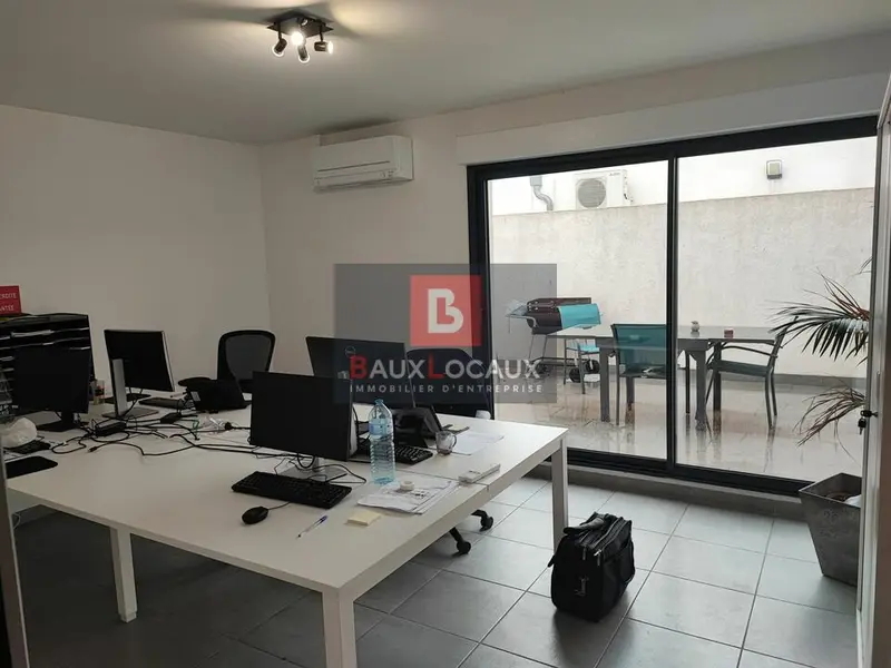 LOCATION BUREAUX D'ENVIRON 78 m²  EN ZONE AVEC PARKING ET ACCES PMR