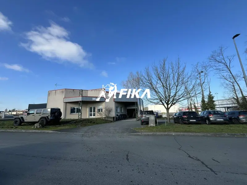 A VENDRE LOCAL D'ACTIVITÉ 485 m² - (33640) BEAUTIRAN