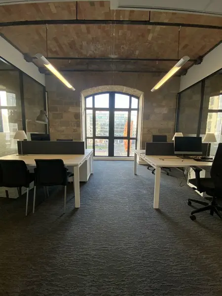 BUREAUX A LOUER 143 M² BATIMENT LES DOCKS 13002 MARSEILLE 