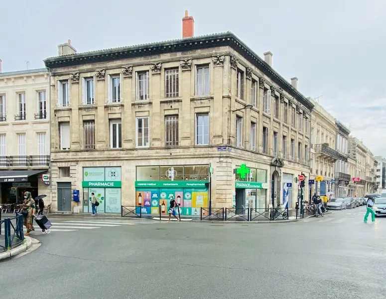 A LOUER LOCAL COMMERCIAL - COURS SAINT LOUIS
