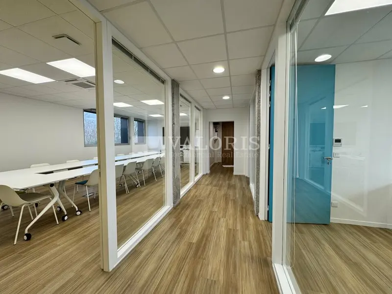 A louer Bureaux 1055.82m² Saint-Priest