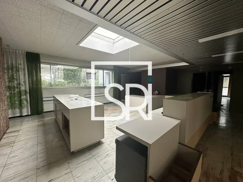 LOCATION  BUREAUX PMR - 280 M² - ISSOIRE 63500