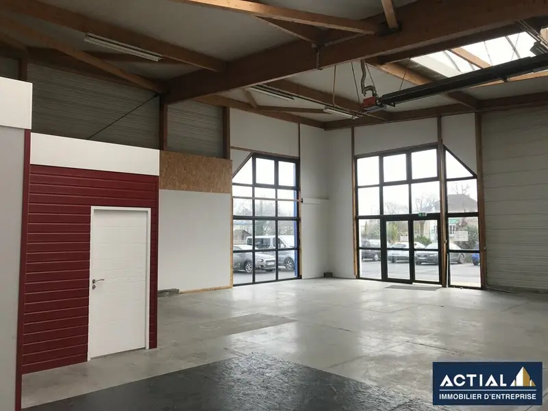 NANTES EST VISIBILITE SHOW ROOM SUR AXE PASSANT RTE PARIS