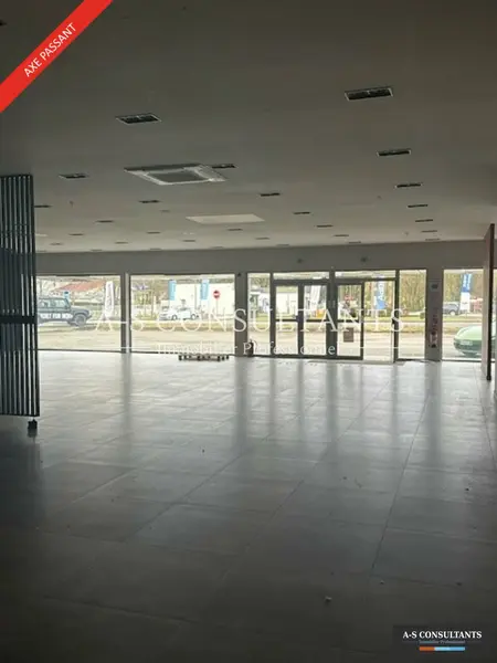 A louer Local commercial  720m² La Ravoire