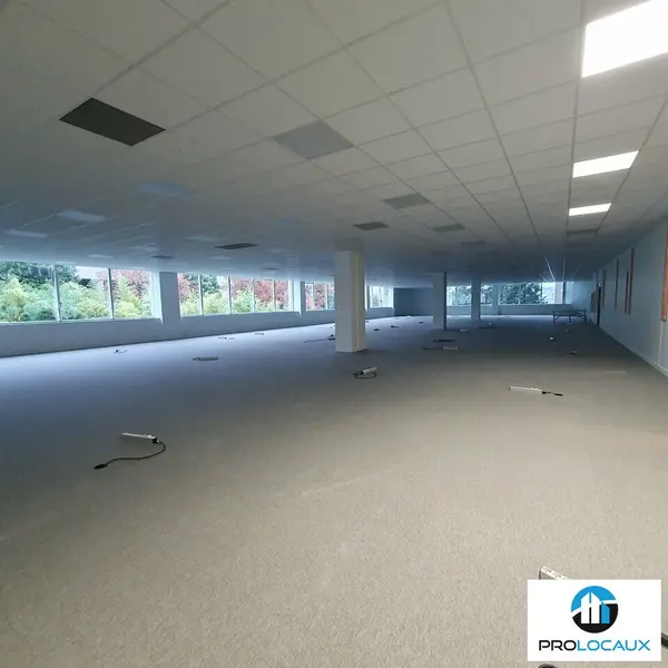 A louer Bureaux 2625m² Eybens