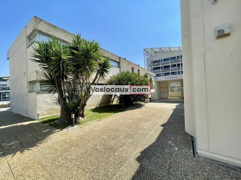 À louer : Bureaux de 250 m² à Saint-Laurent-du-Var - Accès pratique