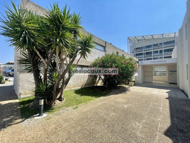A louer Local commercial  600m² Saint-Laurent-du-Var