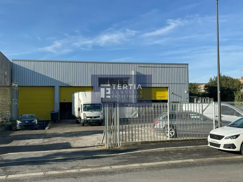 MTP EST - LOCAUX D ACTIVITES A LOUER AVEC QUAI