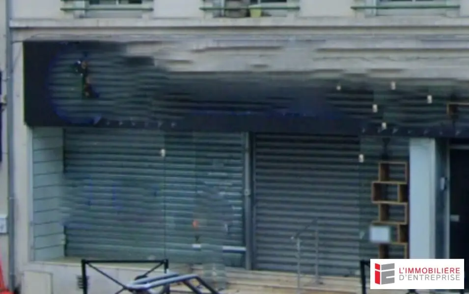 Plein centre Hennebont - Nombreux flux.