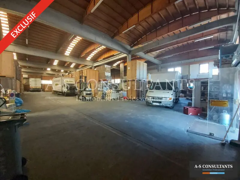 A vendre Entrepôt 1250m² Saint-Priest
