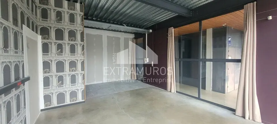 Rare à la vente : Local commercial 37 m² - Châtillon 69380
