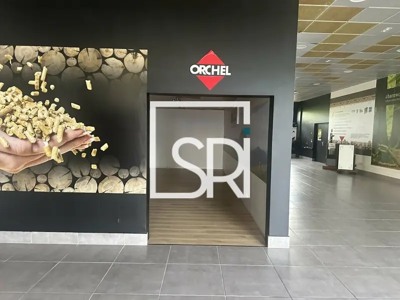 A vendre Local commercial  300m² Charmeil