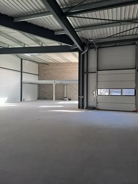 A LOUER - LOCAL D'ACTIVITES / ENTREPOT NEUF 387M² A VERN-SUR-SEICHE