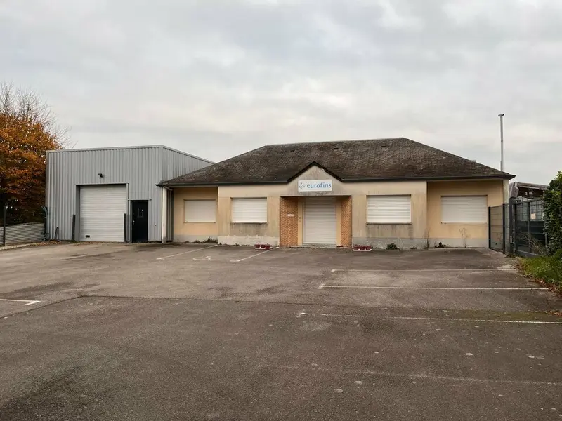 A louer Bureaux 323m² Plescop