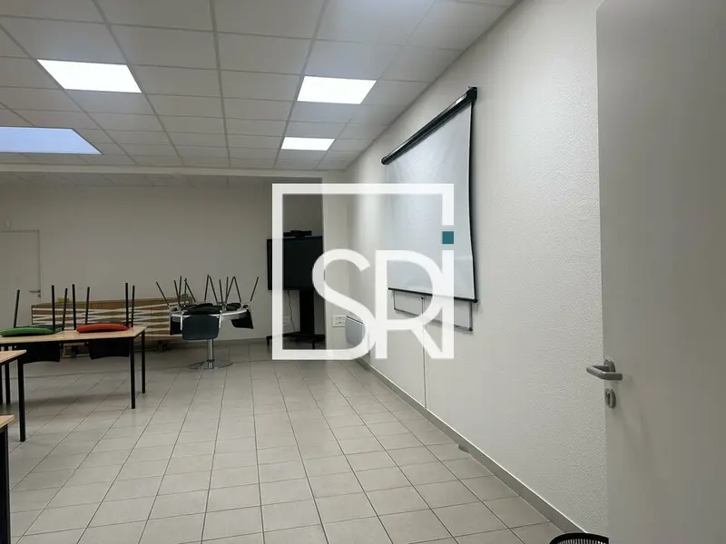 À Vendre  Bureaux 122 m²  Zone des Ancizes, Creuzier-le-Neuf (03300)