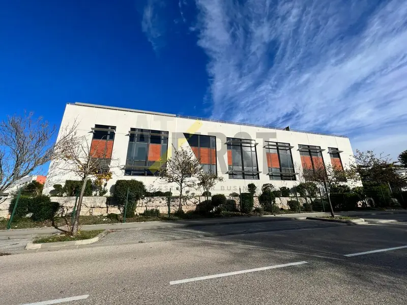 À LOUER BUREAUX