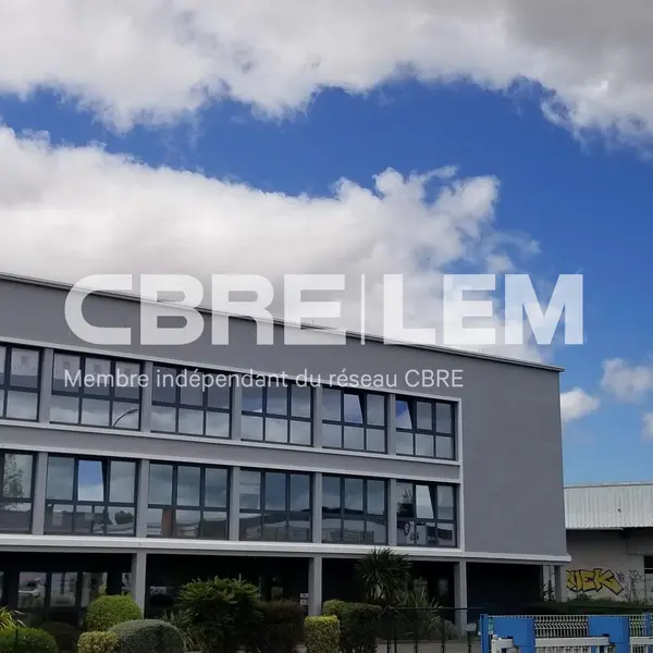 CAEN NORD - proche grande zone commerciale.