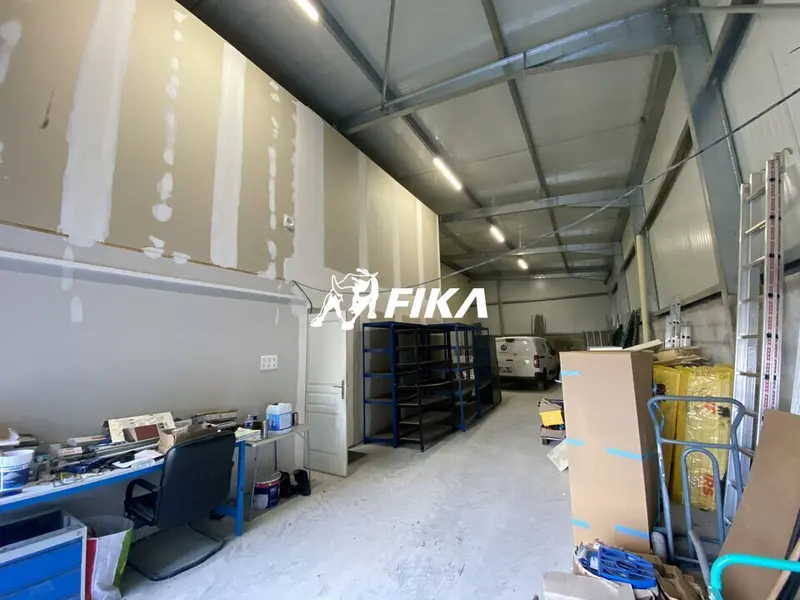 A LOUER LOCAL D'ACTIVITE 160 m² - (32600) L'ISLE JOURDAIN