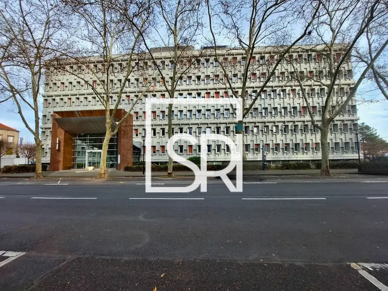 A louer Bureaux 4699.72m² Clermont-Ferrand