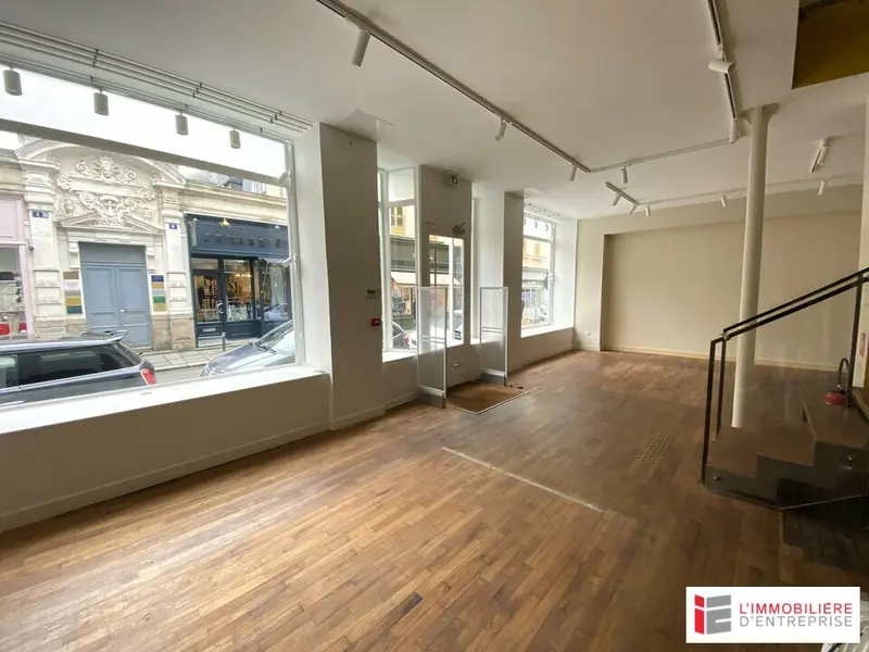 CELLULE COMMERCIALE 140M² + 70M² DE RESERVE CENTRE VILLE DE RENNES