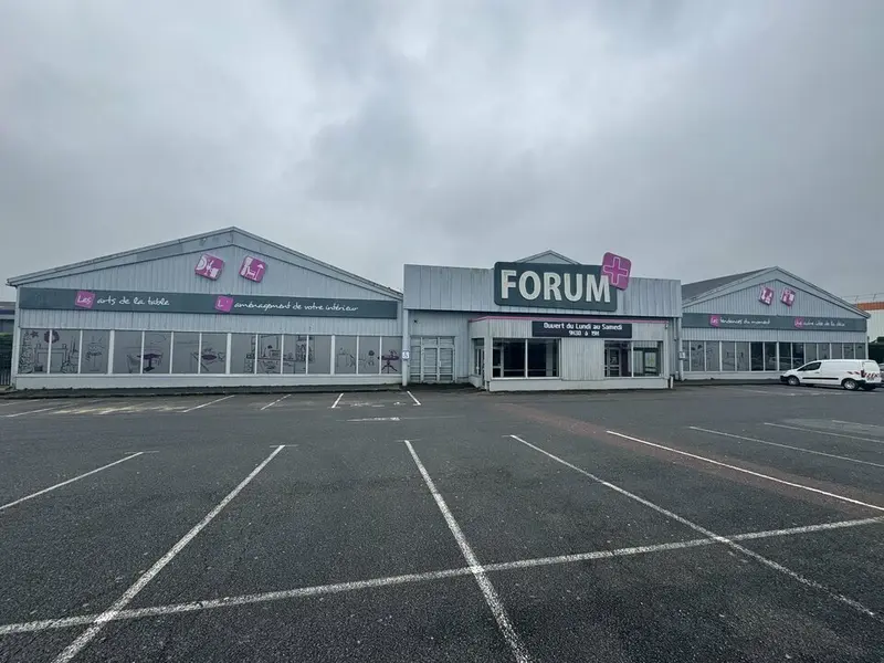 Local commercial avec parking et visibilité sur la 4 voies de Bayeux 